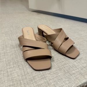Like New Classy Flat Heels